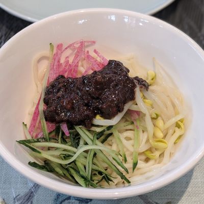 Zhajiangmian