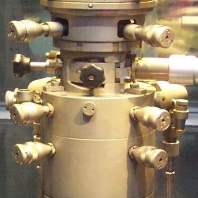 Electron microscope