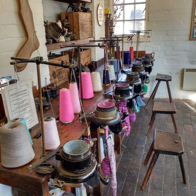 Knitting machine