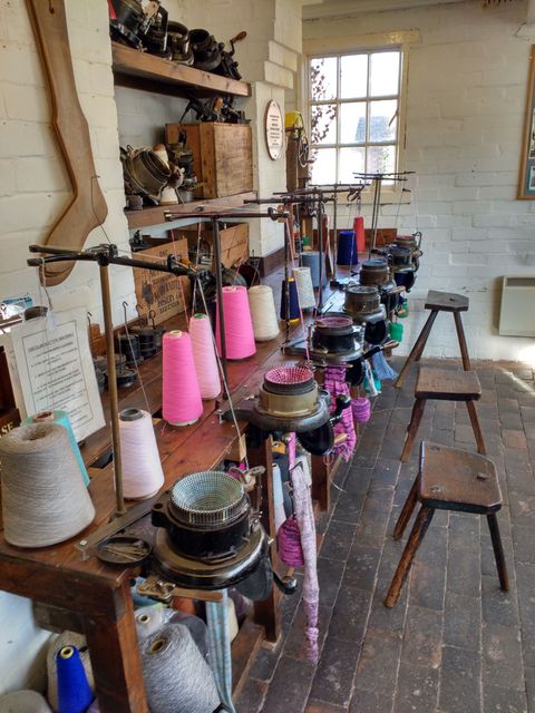 Knitting machine