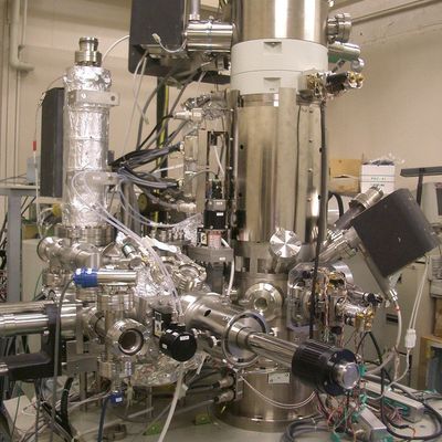 Scanning electron microscope