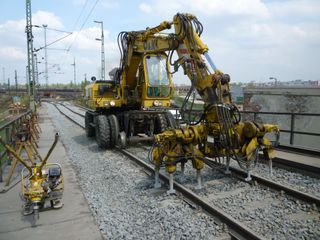 Ballast tamper