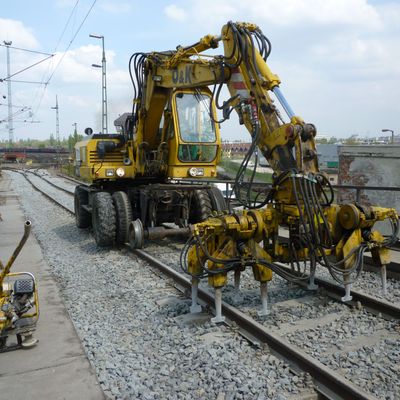Ballast tamper