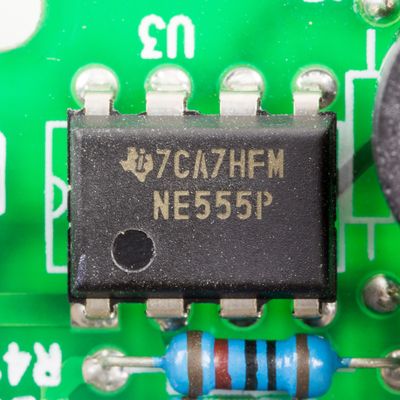 555 timer IC