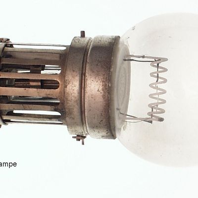 Nernst lamp