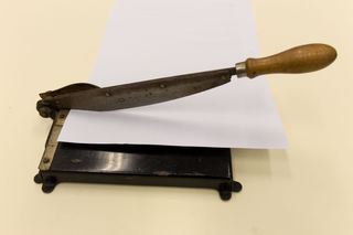 Paper cutter