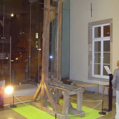Guillotine