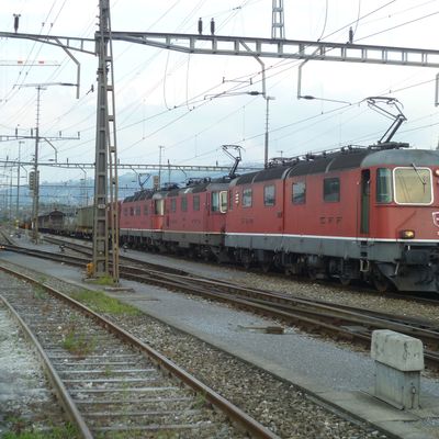 Multiple-unit train control